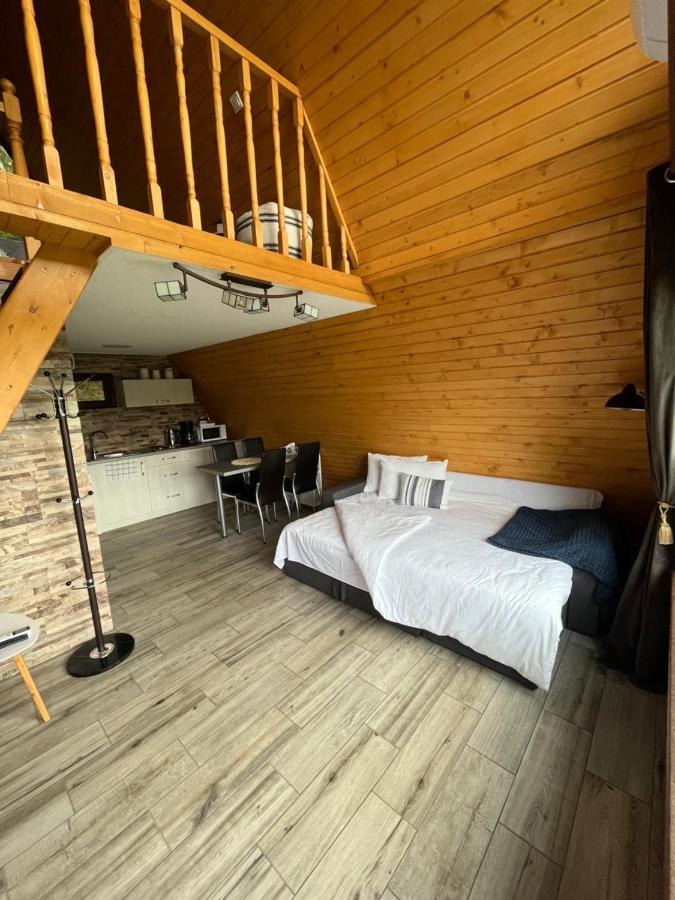 Casutele De Sub Padure Hotel Avrig Ngoại thất bức ảnh